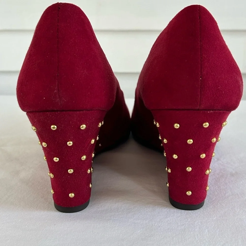AEROSOLES Burgundy Wedges with Gold‎ Accents Sz 10